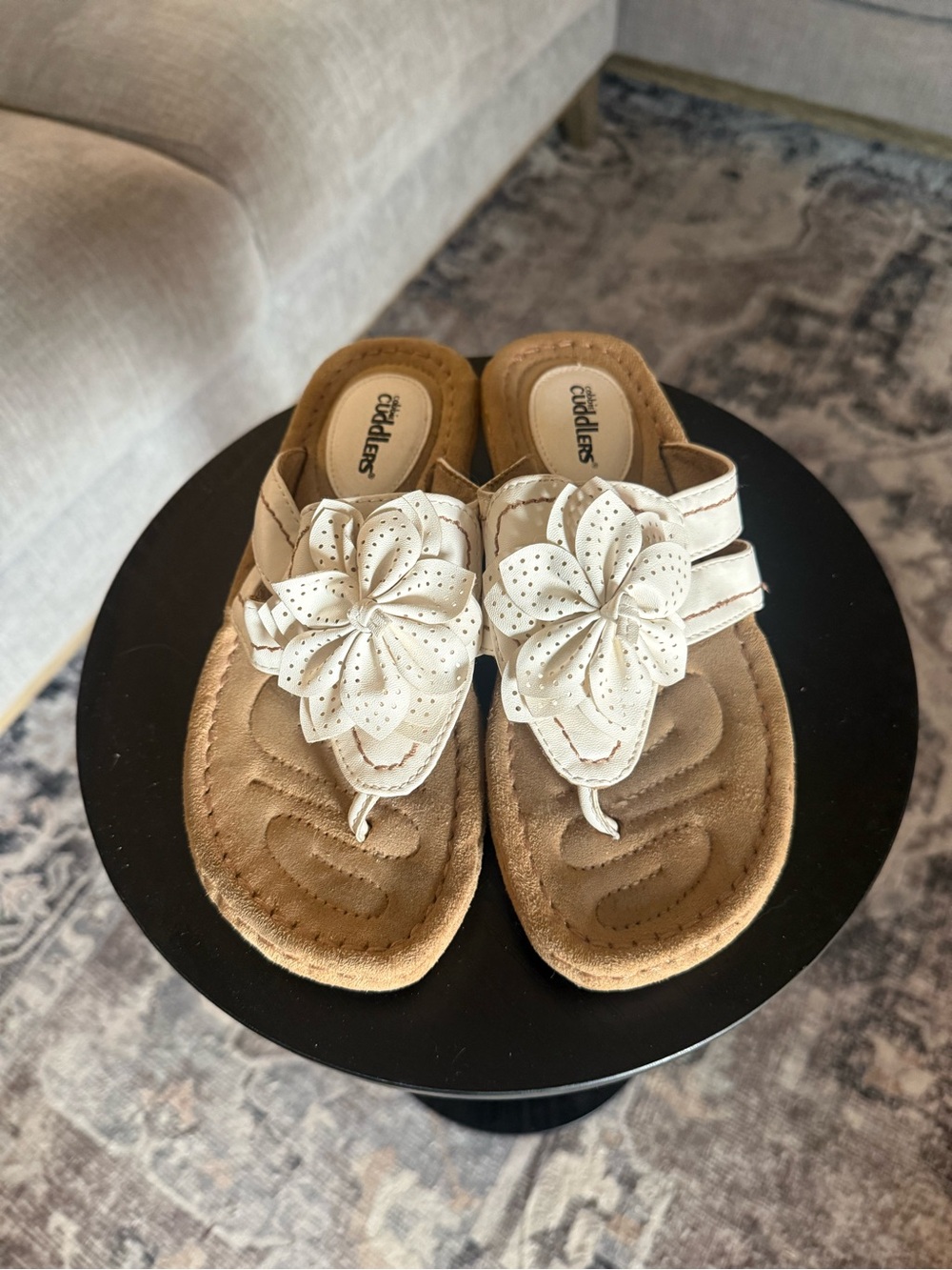 Cobbie Cuddlers Sandals Womens 37 1/2/ 6W Thong Beige Comfort Slip On Wedge